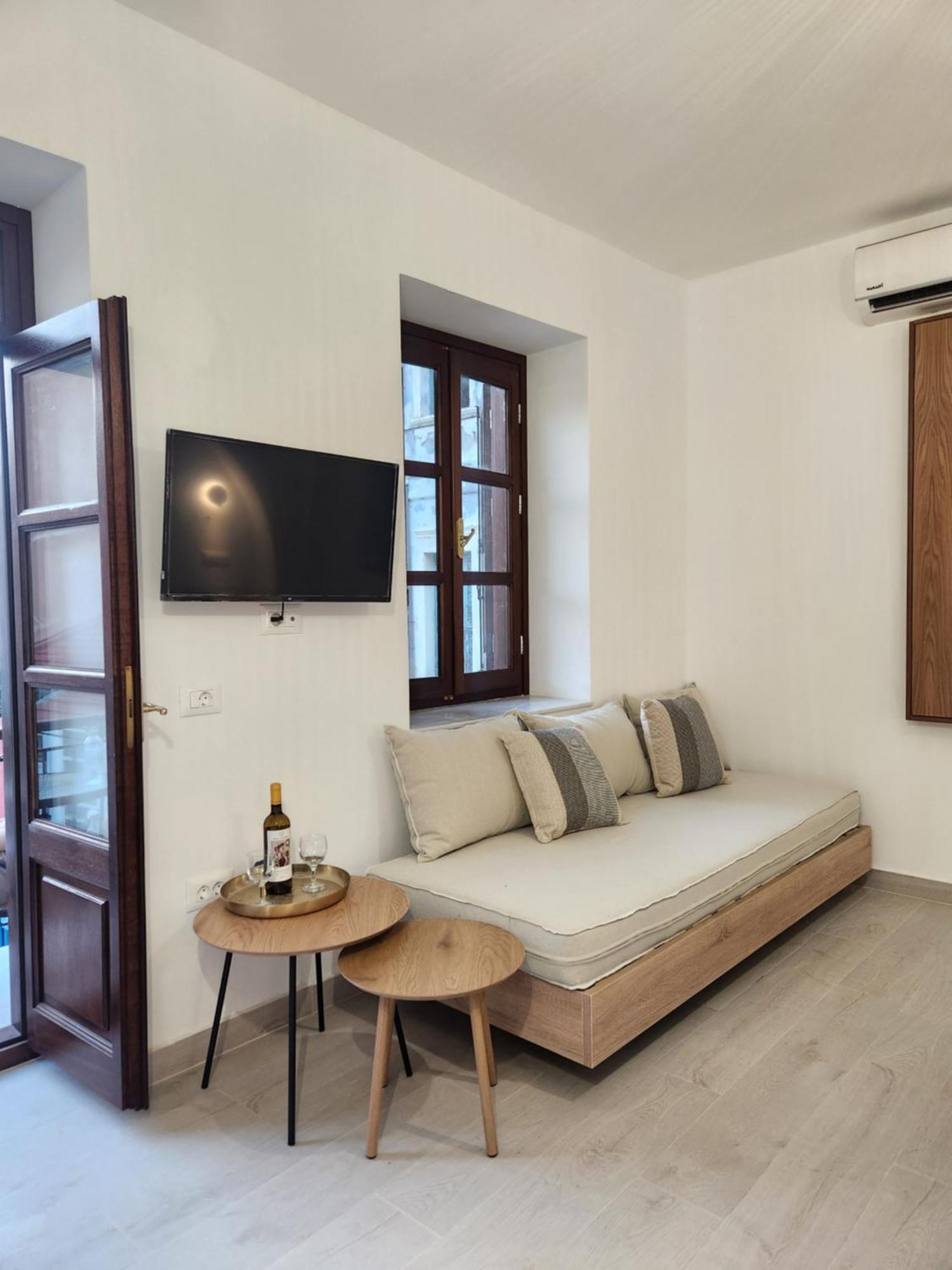 Traditional Apartments Alexandra Meyísti エクステリア 写真