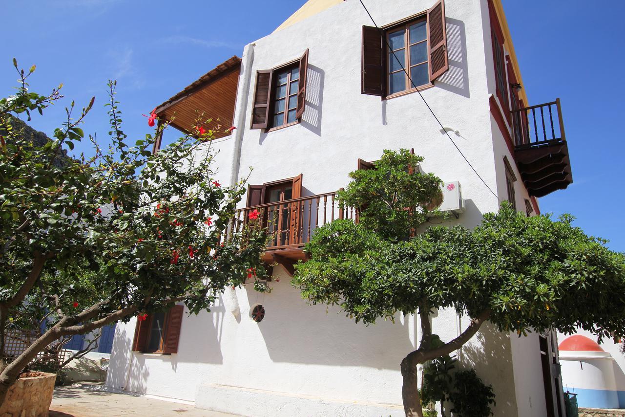 Traditional Apartments Alexandra Meyísti エクステリア 写真