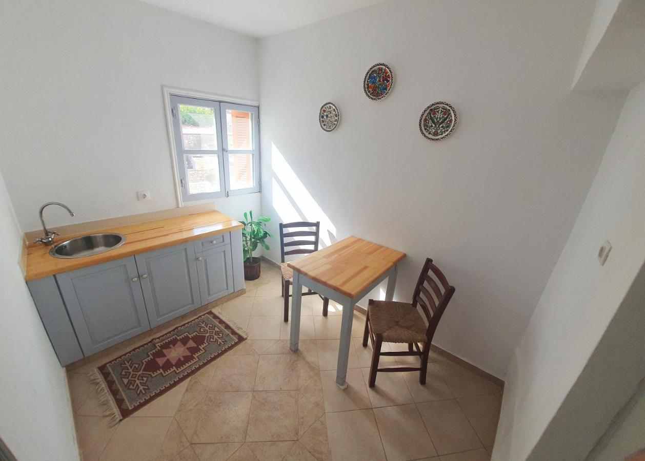 Traditional Apartments Alexandra Meyísti エクステリア 写真